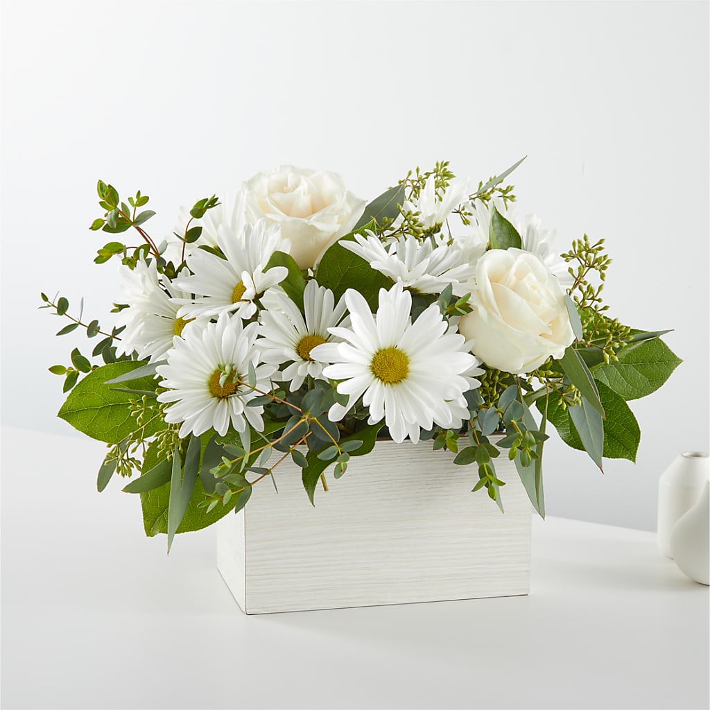 Fresh Linen Box Bouquet – Halstead Floral At The Plaza, Halstead KS