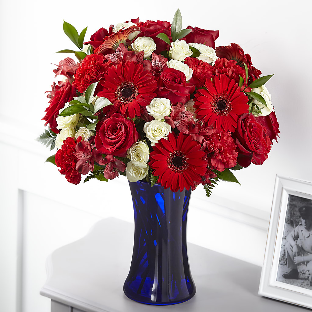 Hearts Embrace Bouquet – Halstead Floral At The Plaza, Halstead KS