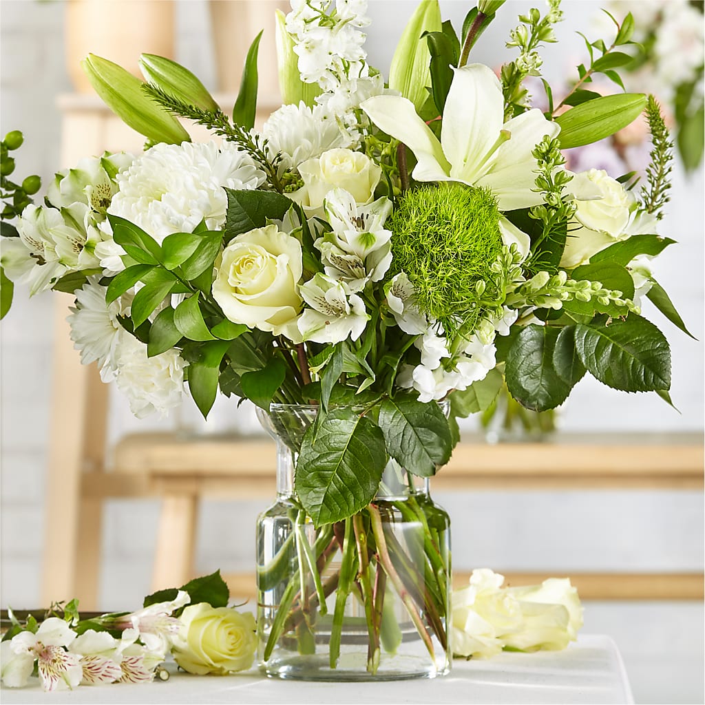 Classic Ivory – A Florist Original – Halstead Floral At The Plaza, Halstead KS