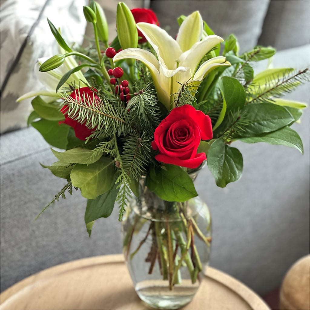 Sparkling Snowflakes Bouquet –  Halstead Floral At The Plaza, Halstead KS