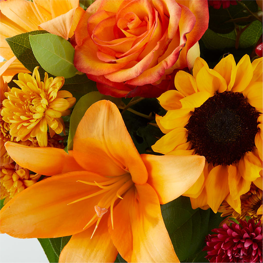 Grateful Centerpiece –  Halstead Floral At The Plaza, Halstead KS