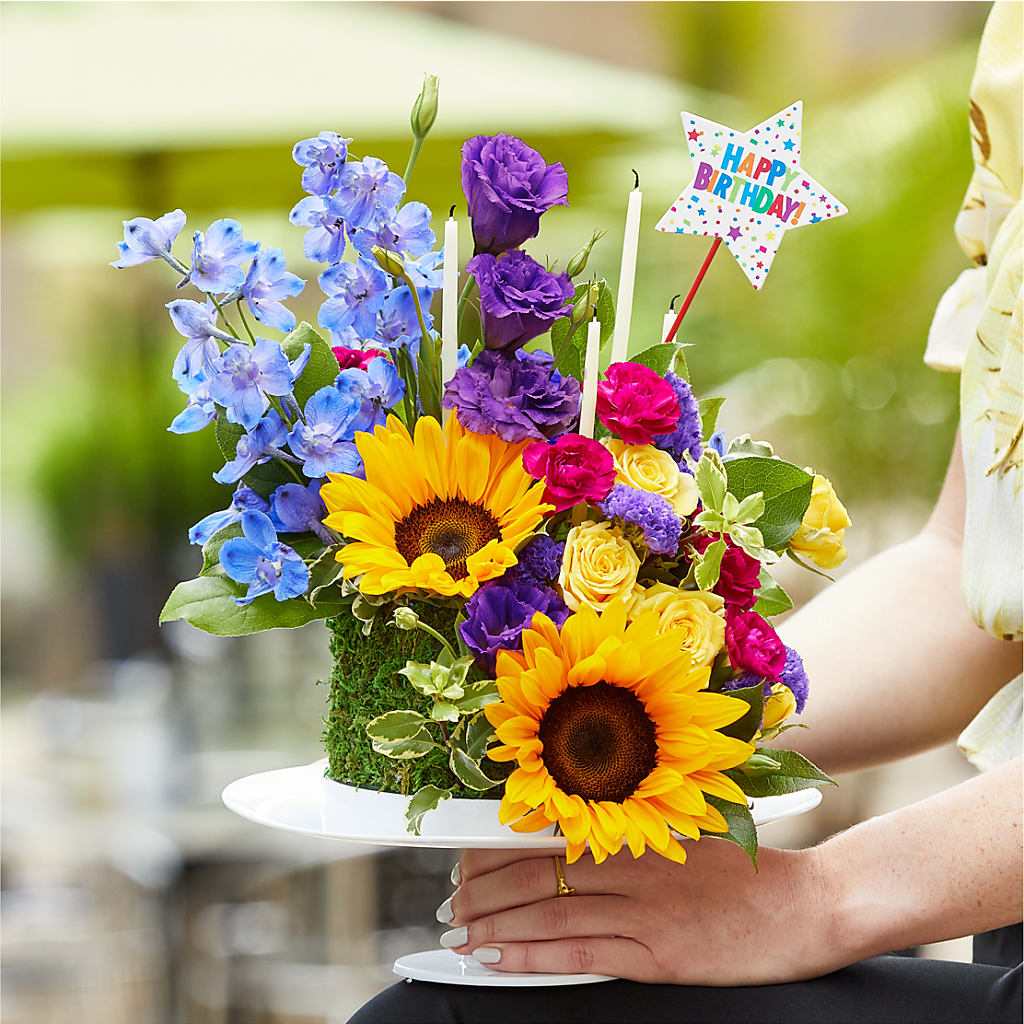 Star of the Day Floral Cake –  Halstead Floral At The Plaza, Halstead KS