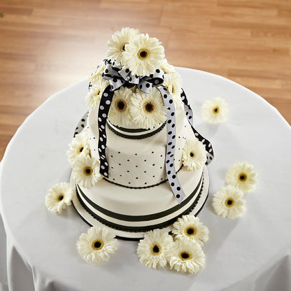 Simple Sophistication Cake Décor –  Halstead Floral At The Plaza, Halstead KS